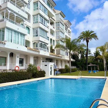 En Puerto Banus Jardines Tropicales1