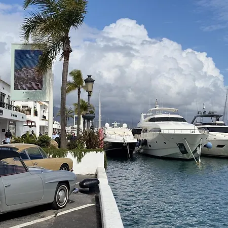 En Puerto Banus Jardines Tropicales1 * Marbella