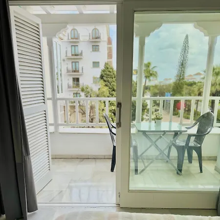 En Puerto Banus Jardines Tropicales1 * Marbella